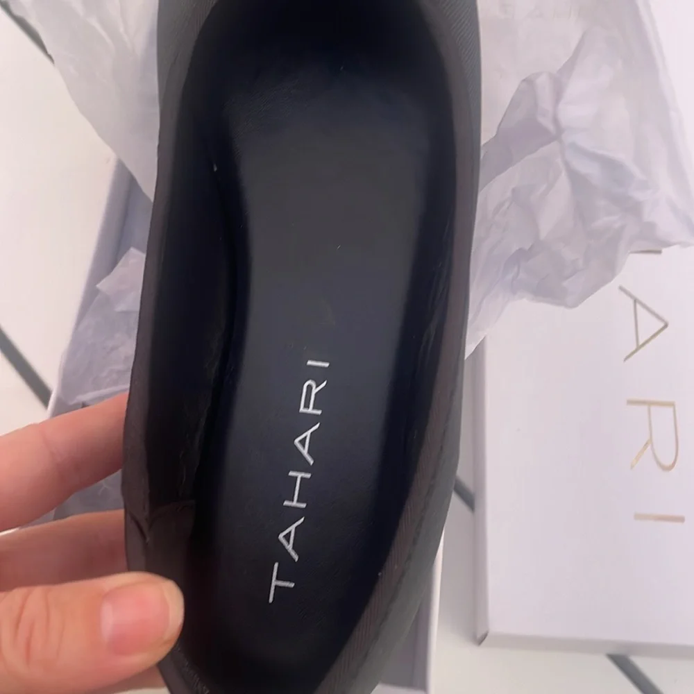 NWT TAHARI GENEVA FLATS! Women’s 6.5